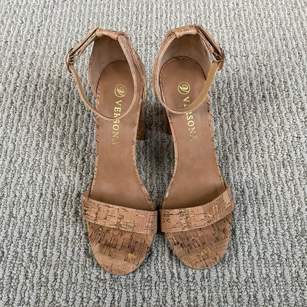 Cork strappy block Versona heels - perfect for beach vacation size 8